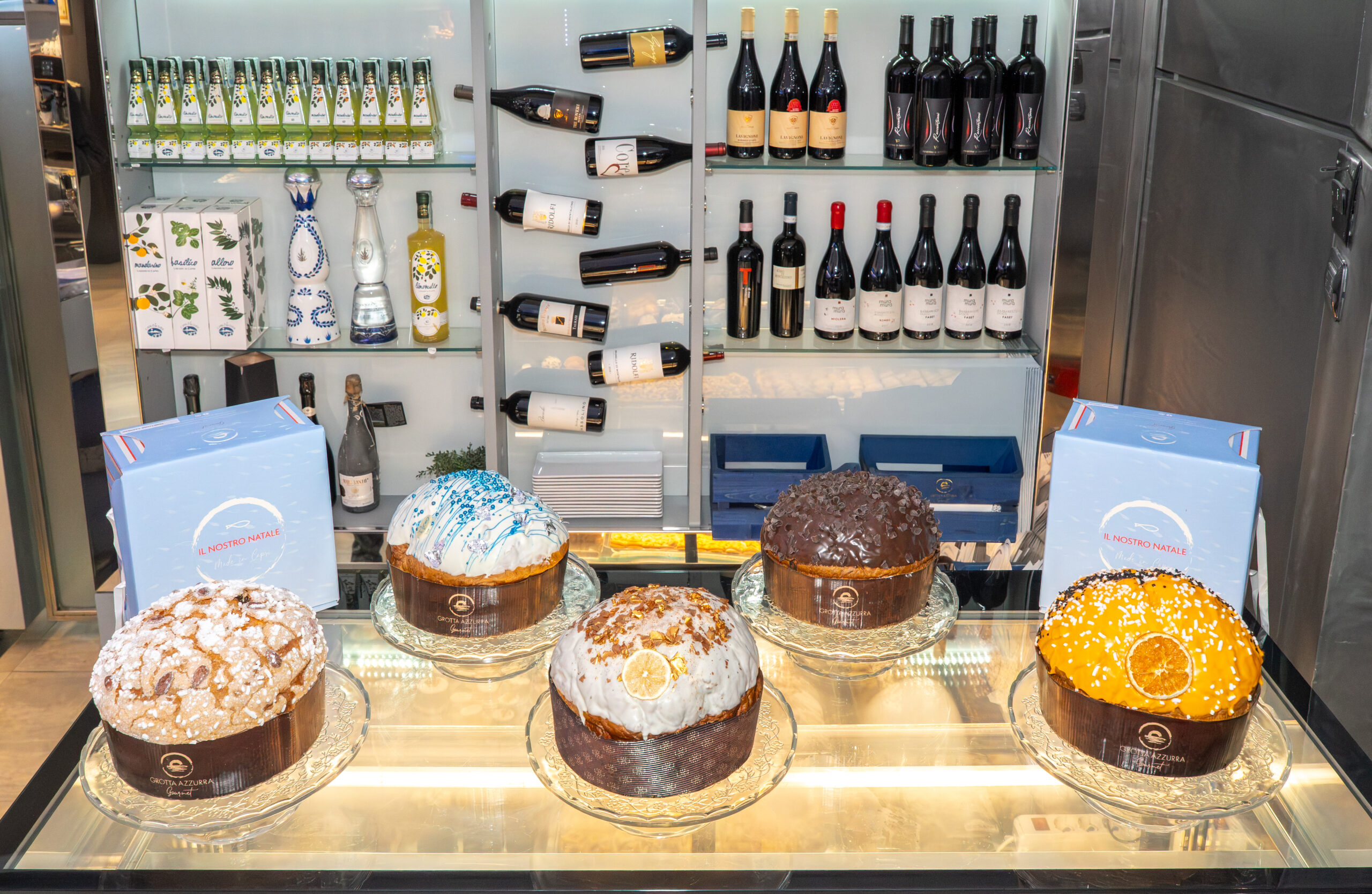 Grotta Azzurra Gourmet offers artisanal panettone, authentic Caprese cake, and traditional island desserts.